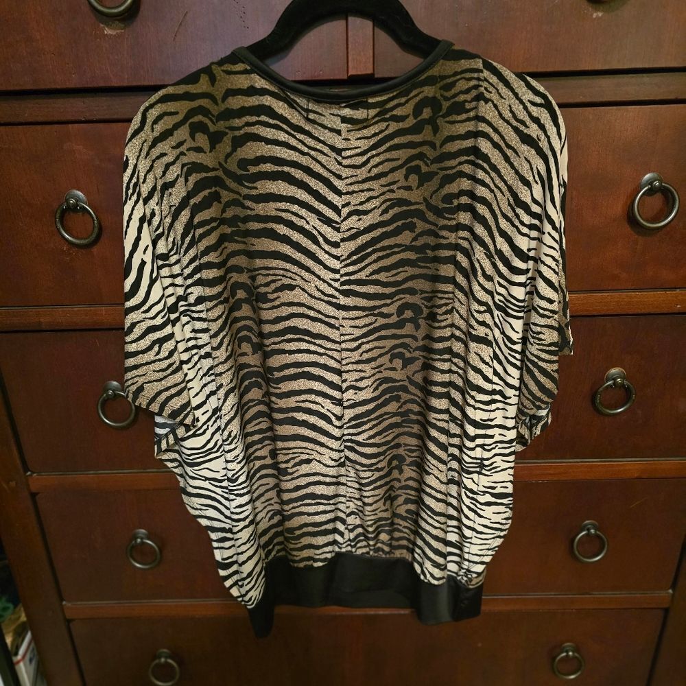 ISABELLA RODRIGUES ANIMAL PRINT TOP - Picture 2 of 5